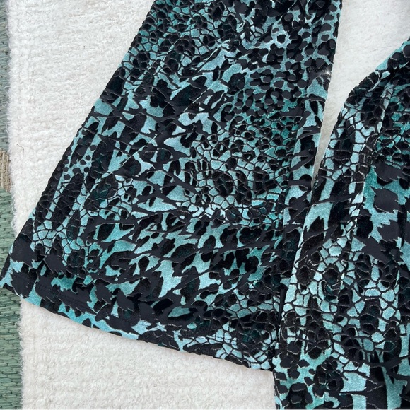 Chic Ecoleé burnout velvet Leopard Print Romper - Picture 9 of 10